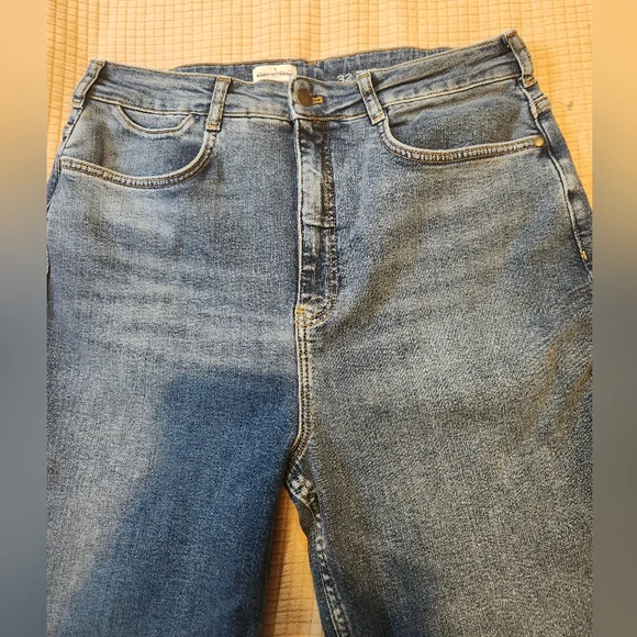 NWOT Pilcro Jeans Size 32. Very Flattering Style! - Picture 3 of 6
